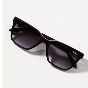 NWT QUAY AUSTRALIA TOP SHELF SUNGLASSES - Gold/Black Smoke